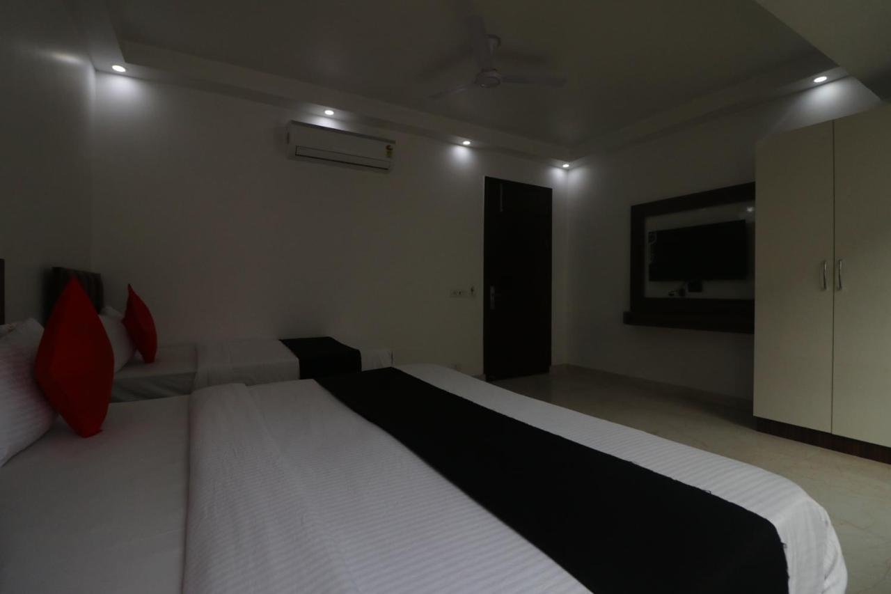 Hotel King Plaza New Delhi Buitenkant foto